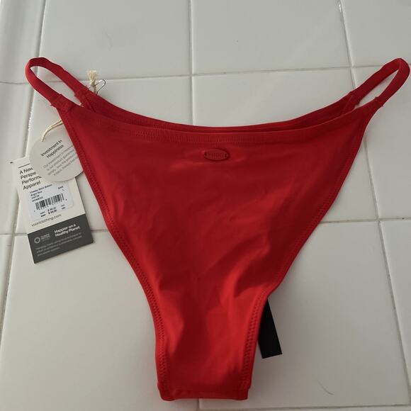 Vuori Woman’s Cheeky Bottom Size Large Color Red VW736 - Picture 1 of 6
